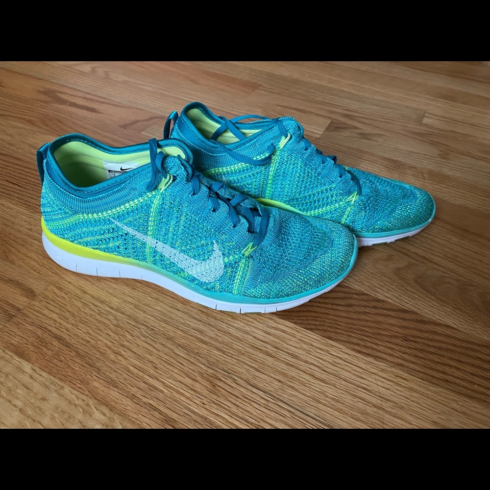 Nike flyknit size 7 running sneakers